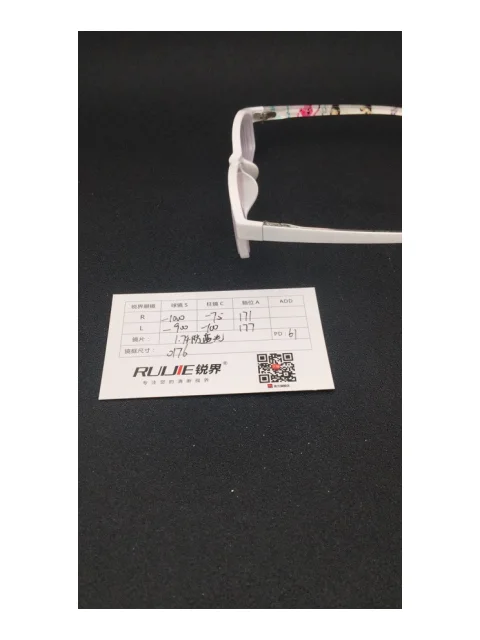 1.74超薄树脂镜片 R:-1000/-75 L:-900/-100 PD:61 镜框：0176