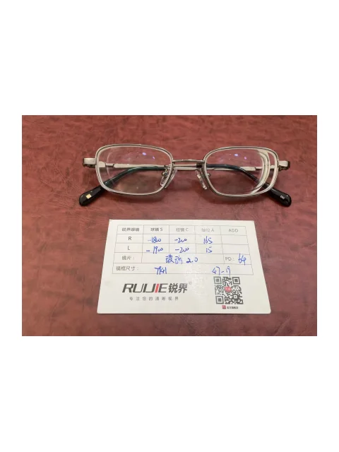2.0玻璃美薄 右眼-1800-200-165 左眼-1900-200-15 瞳距64