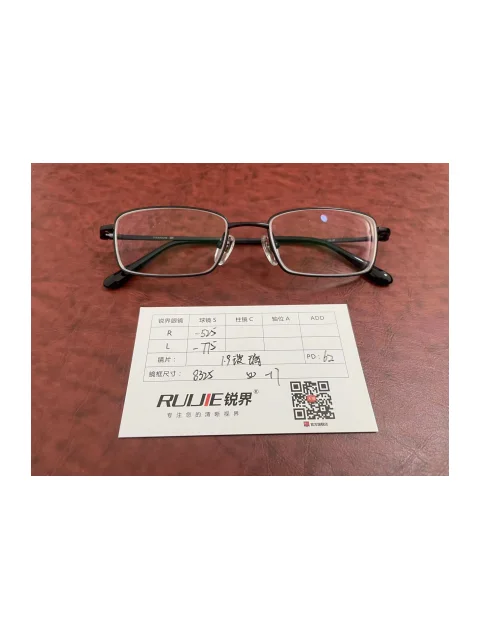 1.9玻璃 右眼-525 左眼-775 瞳距62