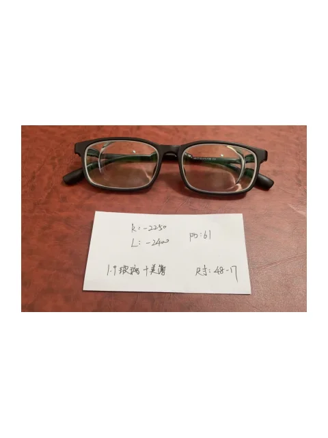 1.9玻璃美薄 右眼-2250 左眼-2400 瞳距61