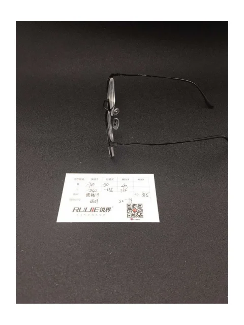 1.9超薄玻璃镜片 R:-700/-50 L:-550/125 PD:68.5 镜框：88029（52-19）