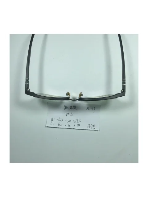 1.67超薄树脂镜片 R:-625/-50 L:-650/-75 PD:60.5 镜框：9852（52-17）
